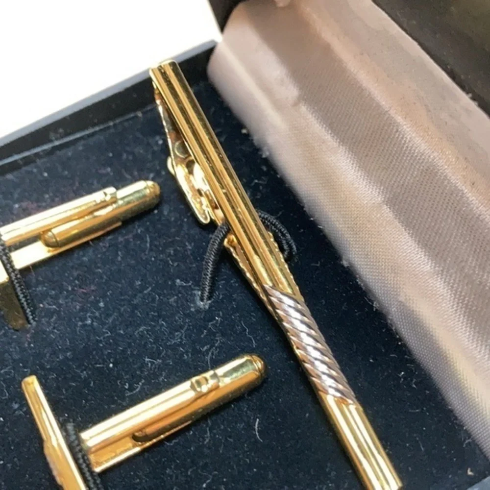 Men’s two tone tie bar and cuff link set